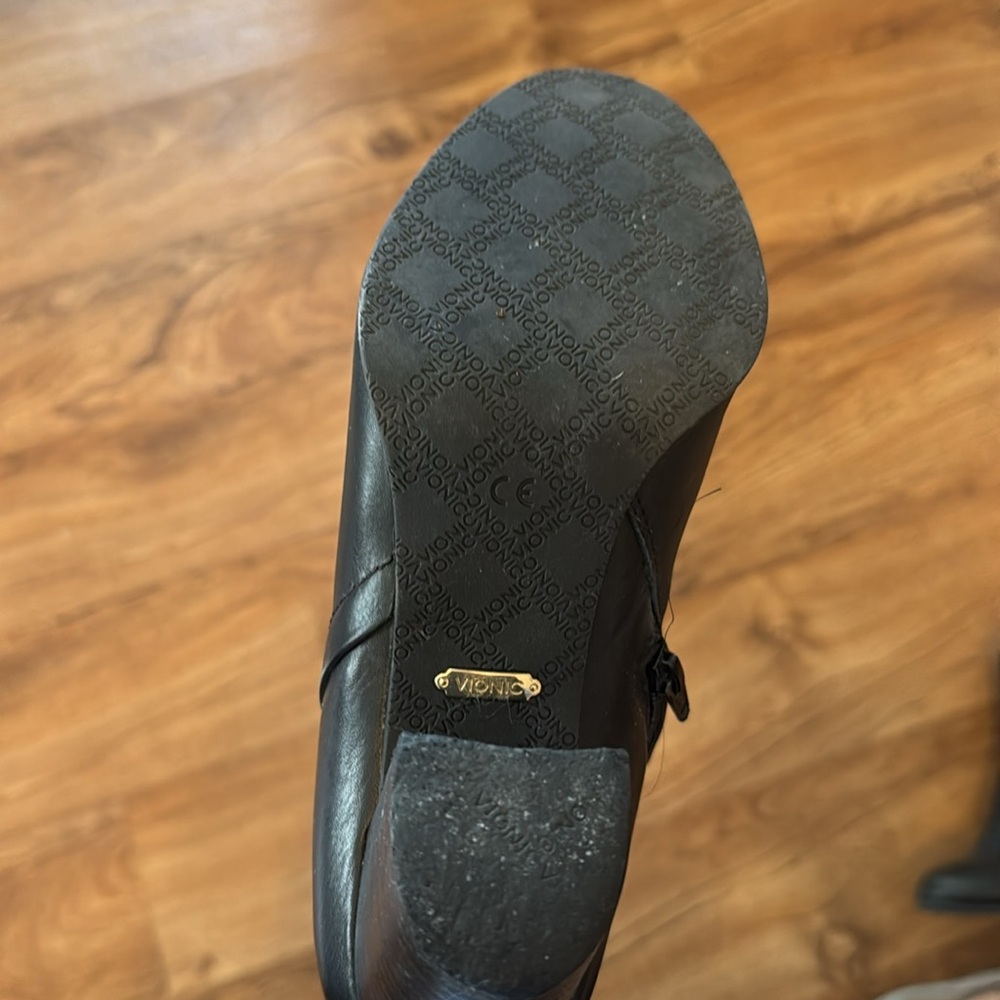 Vionic booties - Picture 3 of 10